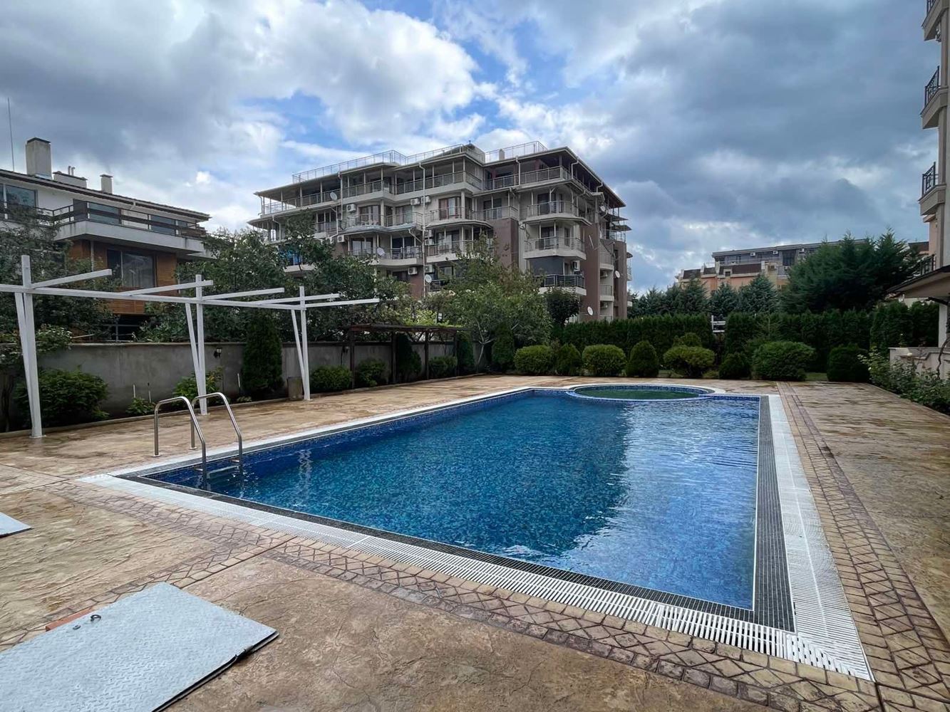 Cozy One-Bedroom Apartment with Pool View in a Quiet Complex in Sunny Beach