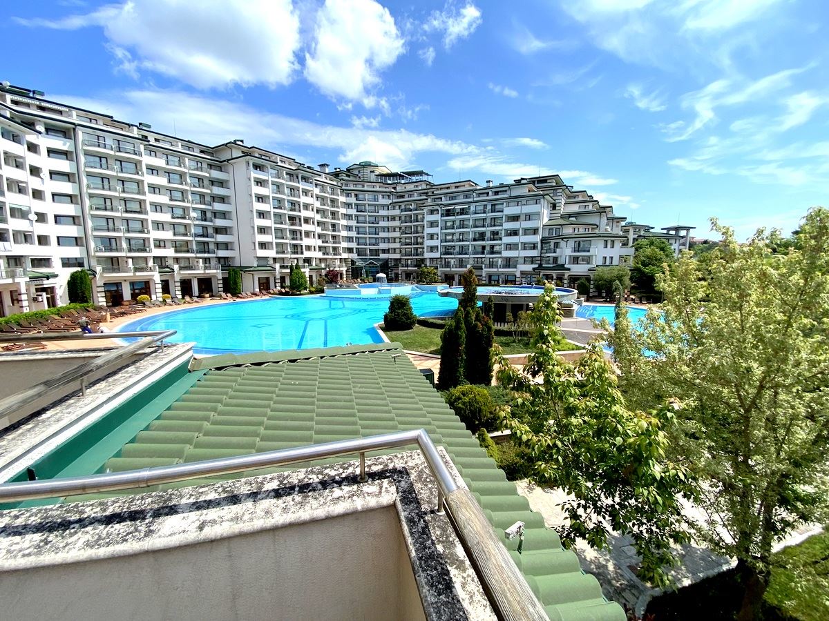 One-bedroom apartment on the first sea line in Ravda – luxury, nature, and impressive pool view