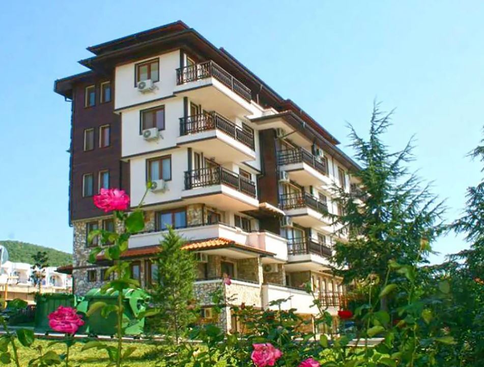 Spacious two-bedroom apartment in a boutique complex just meters from the sea in Sveti Vlas