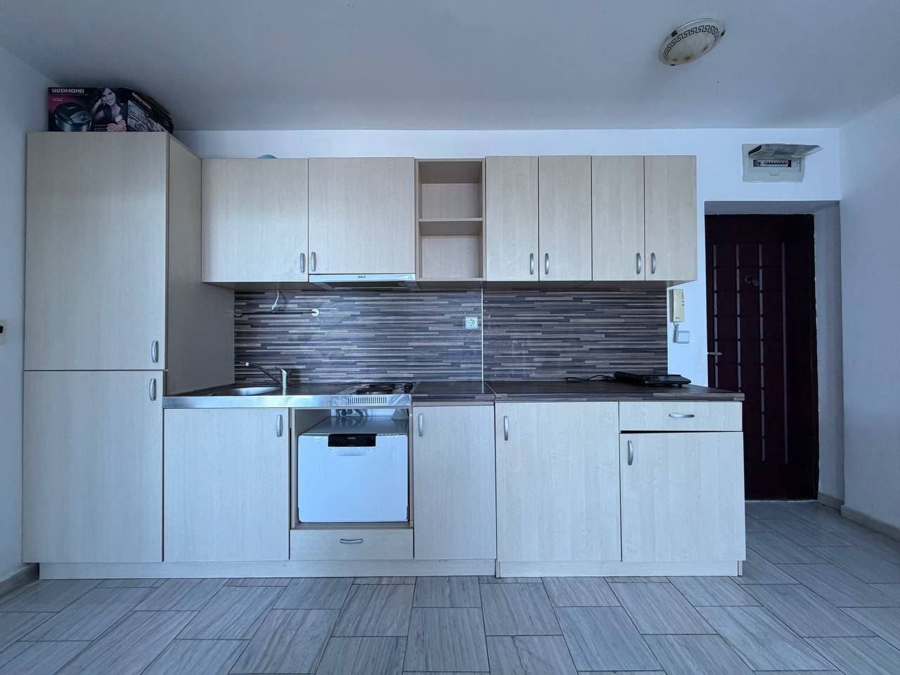 One-Bedroom Apartment on the First Sea Line in Pomorie – Panoramic Views of the Sea and Swimming Pool
