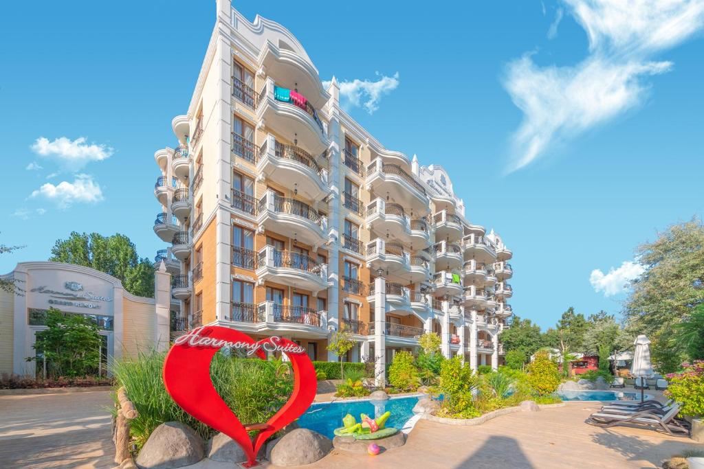 One-Bedroom Apartment with a View of the Park and Swimming Pool in a Prestigious Complex in Sunny Beach