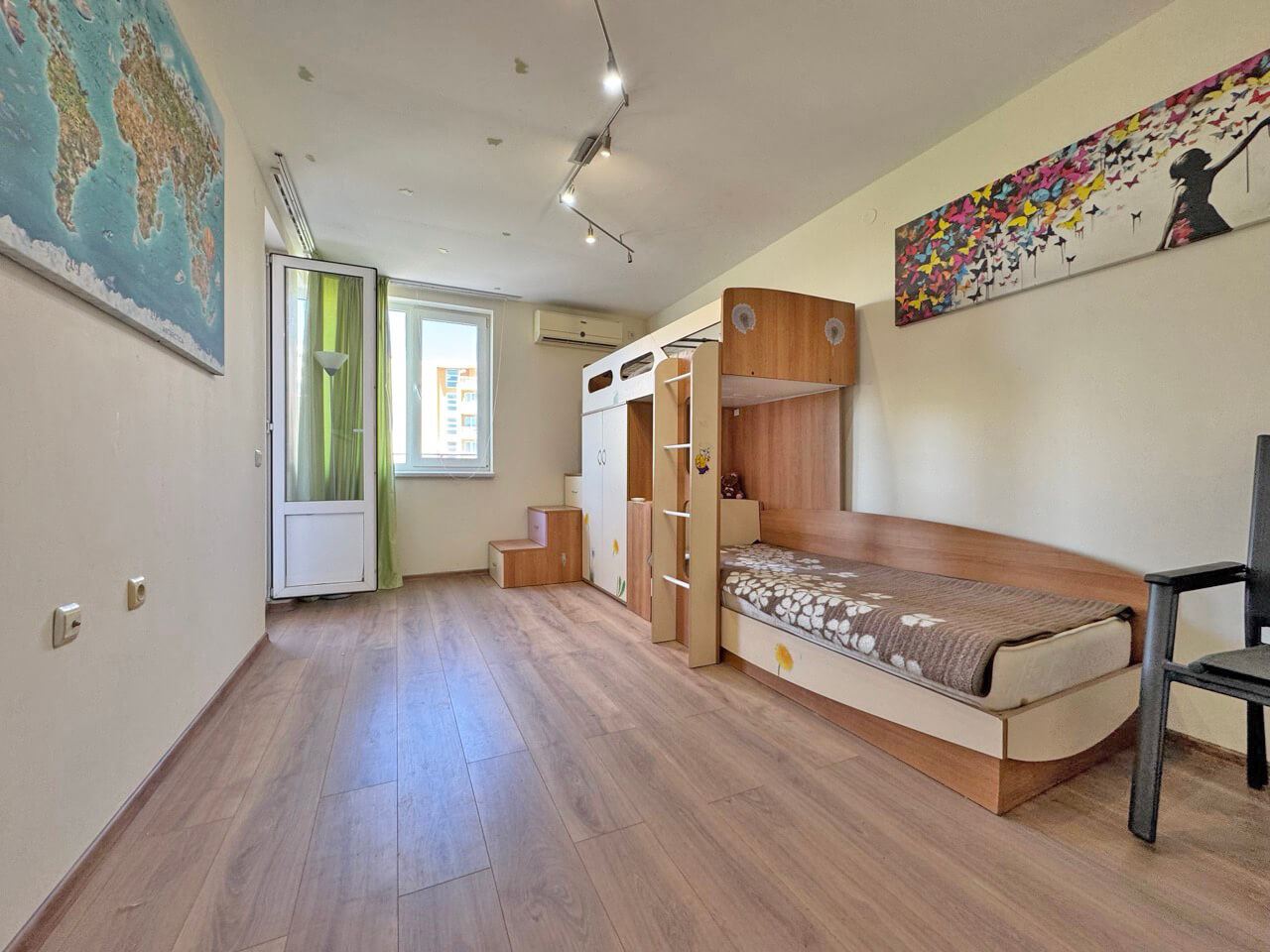 Two-bedroom apartment in a luxury complex on the first line in Sveti Vlas