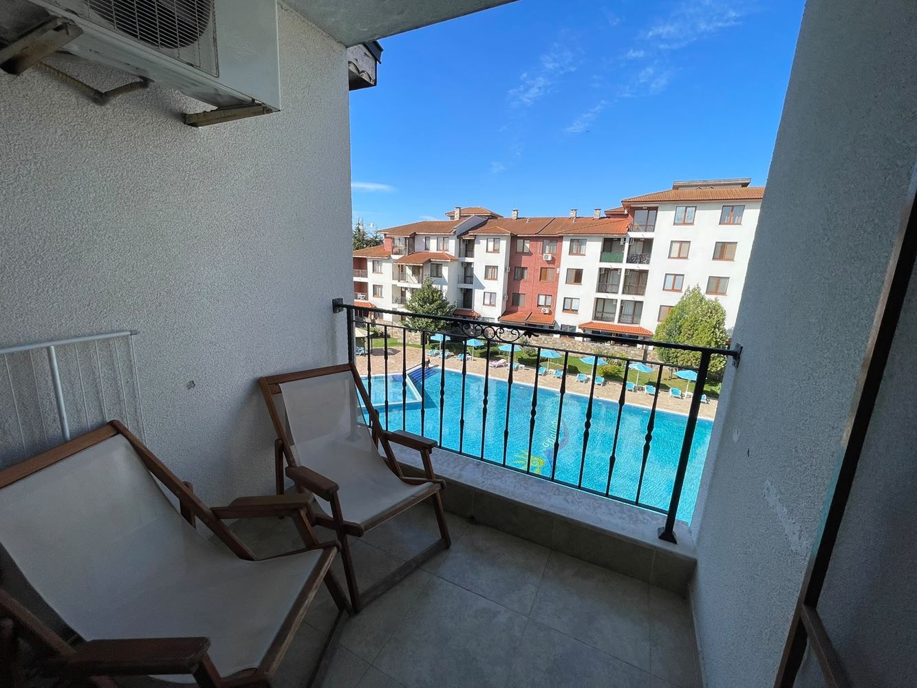 Spacious one-bedroom apartment with pool view in Nessebar