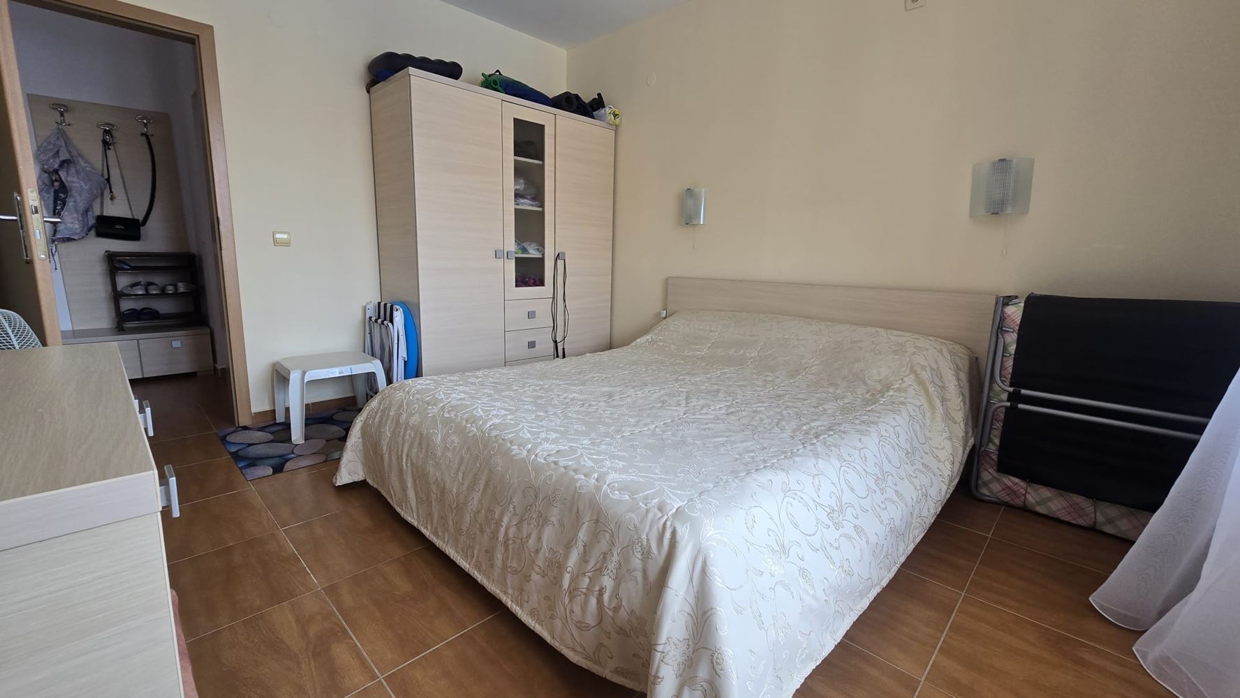 One-Bedroom Apartment with Pool View in Sveti Vlas – Just Steps from the Sea