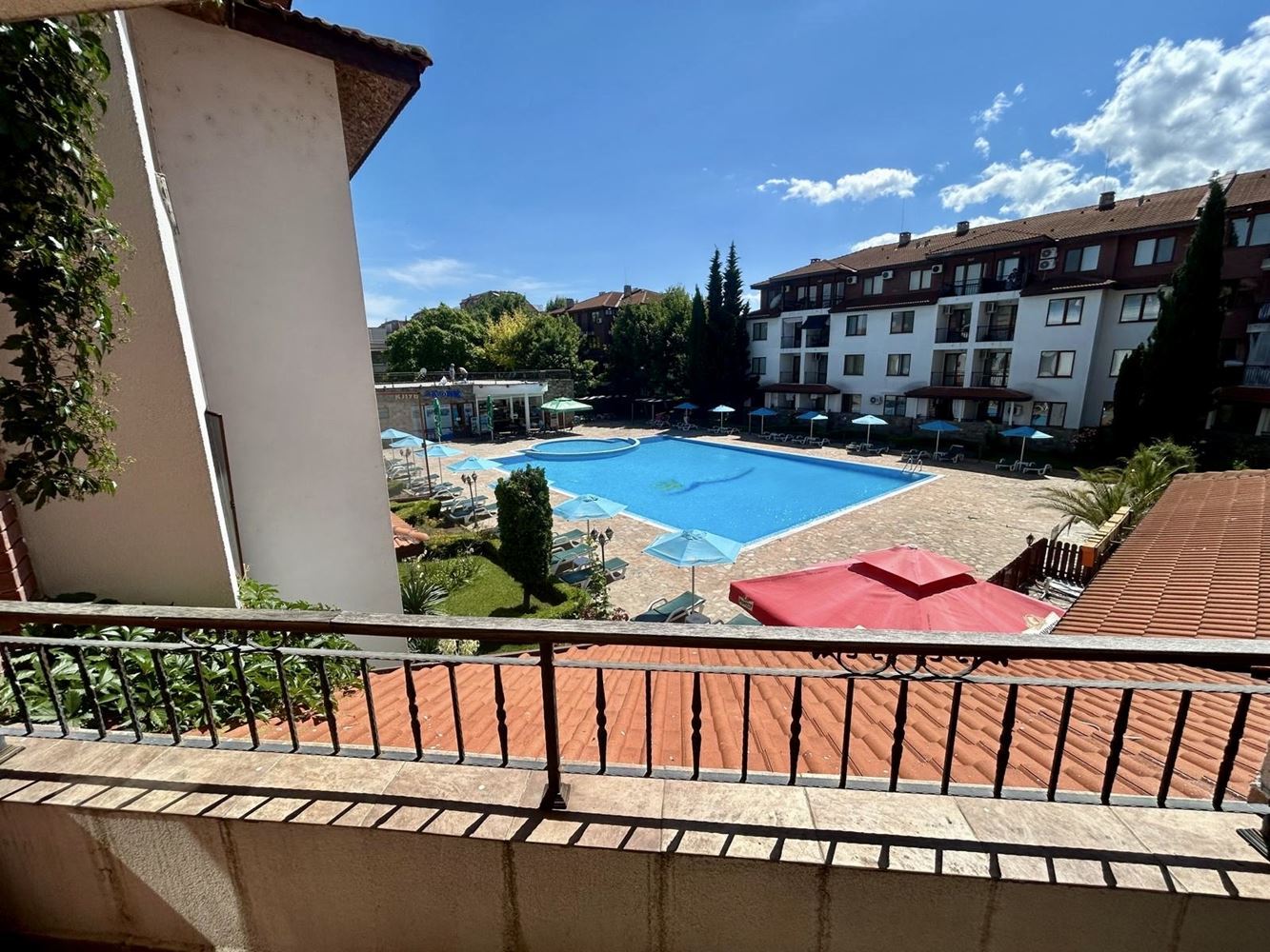 Spacious Two-Bedroom Apartment with Pool View in Nessebar