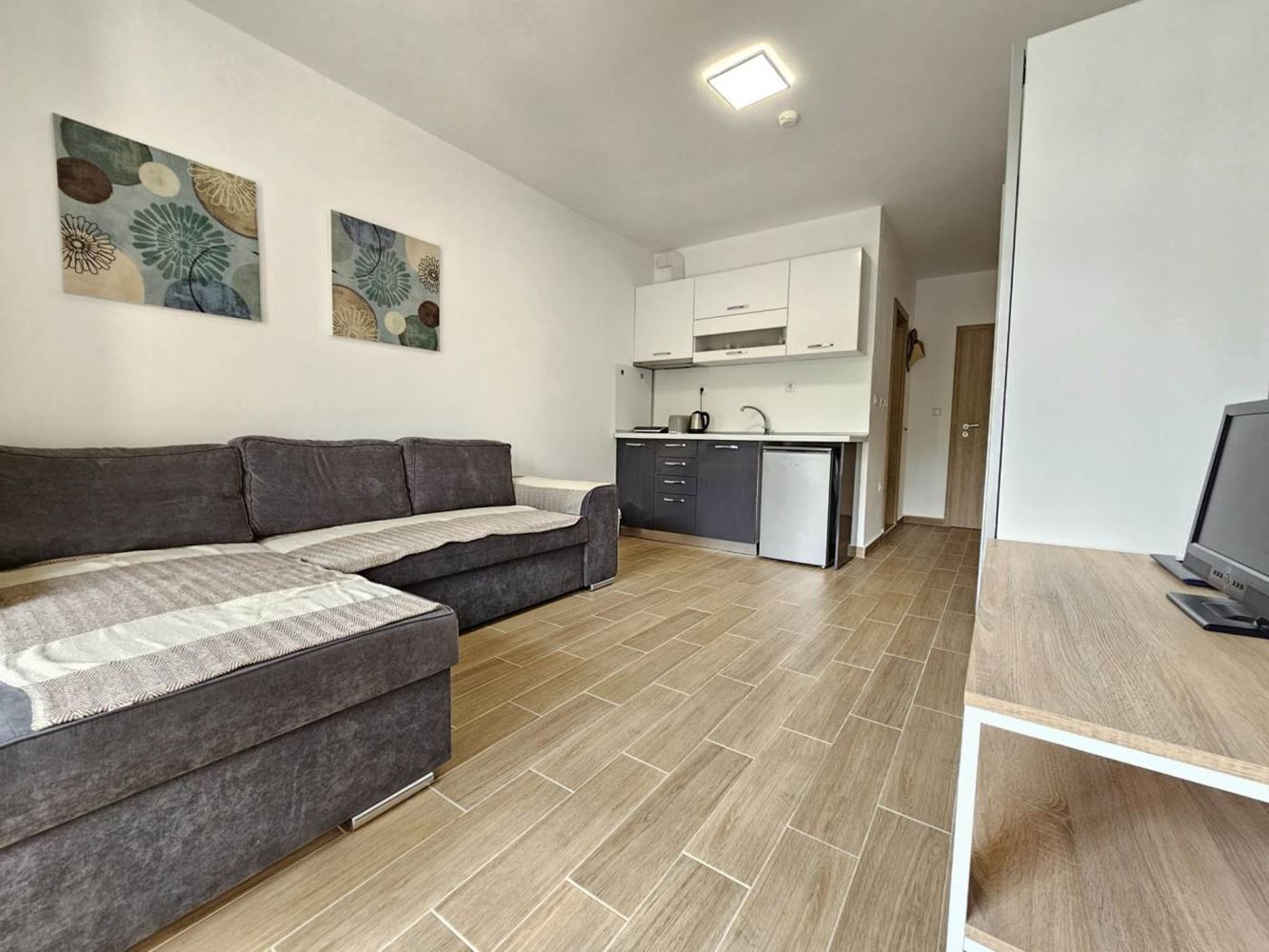 Studio with furniture in the center of Sunny Beach – ready for use or investment