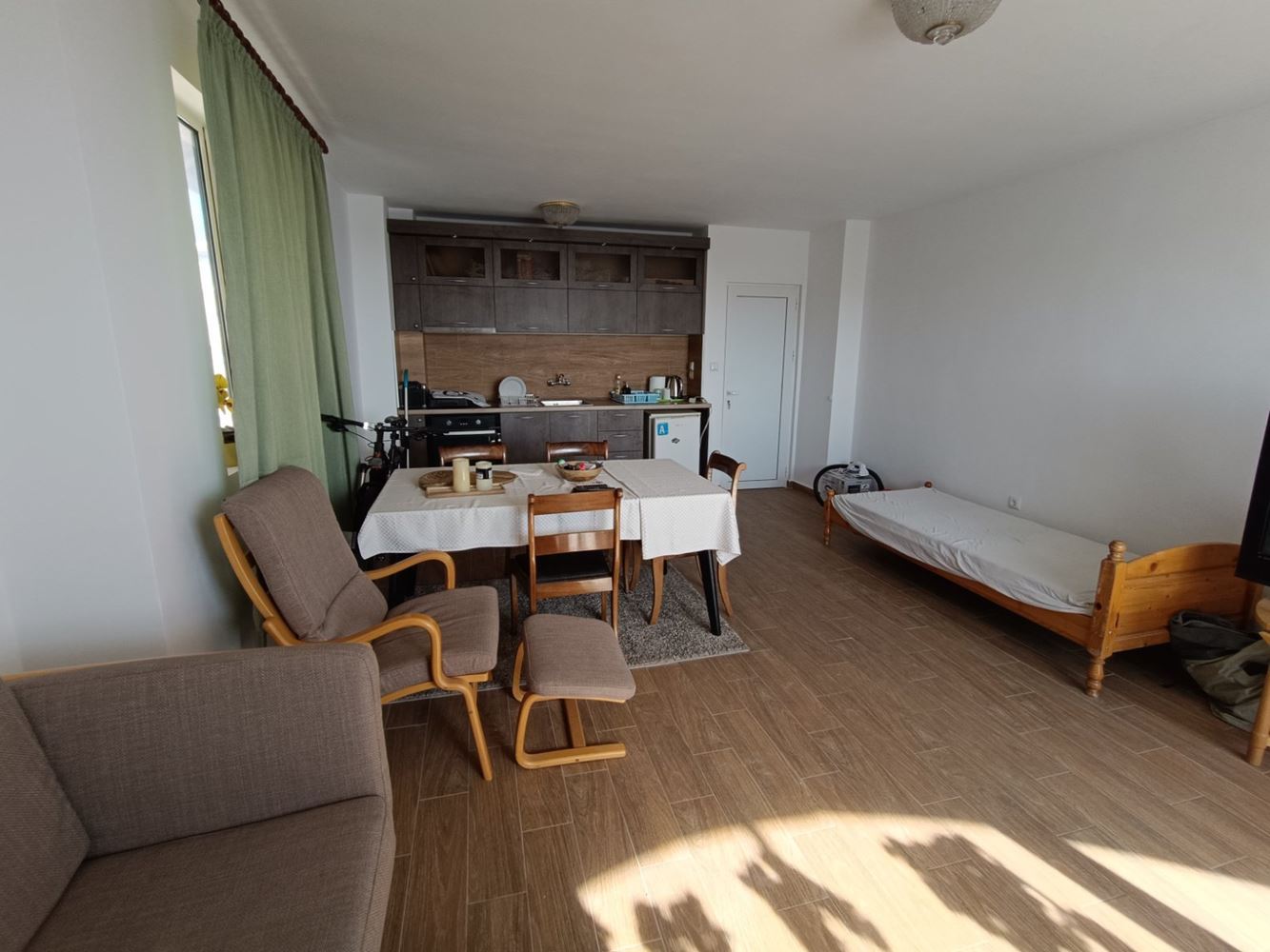 Apartment with two bedrooms and sea view with no maintenance fee in Sveti Vlas