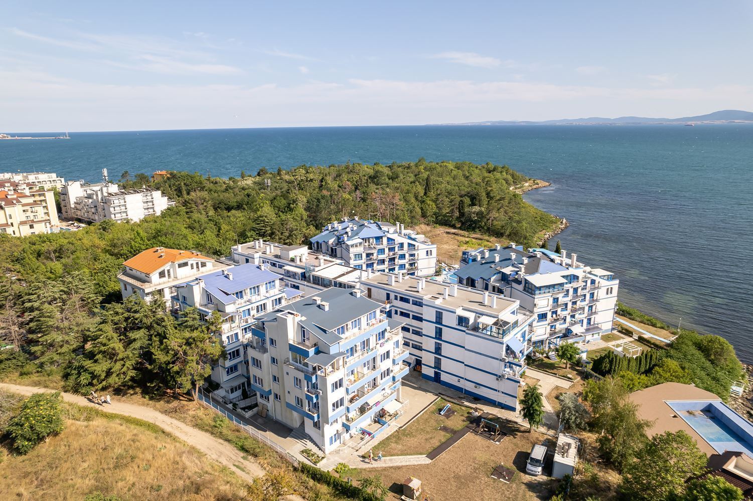 One-Bedroom Apartment on the First Sea Line in Pomorie – Panoramic Views of the Sea and Swimming Pool