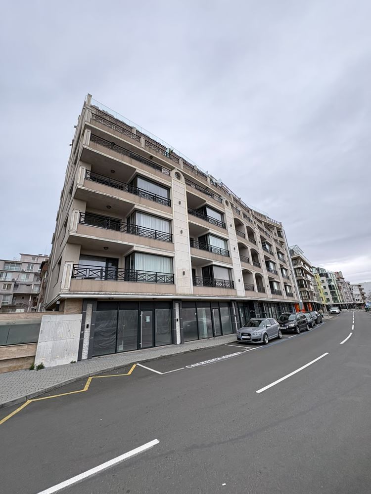 One-Bedroom Apartment on the First Sea Line with Panoramic Views and a Spacious Terrace