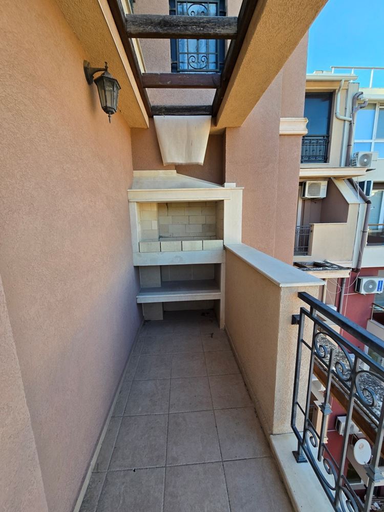 New One-Bedroom Apartment in Pomorie – Renovated, Ready for Furnishing, with a Spacious Balcony and Barbecue