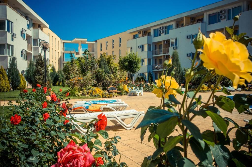 Cozy one-bedroom apartment in Sunny Beach – beautiful pool view and an excellent complex for holidays and investment