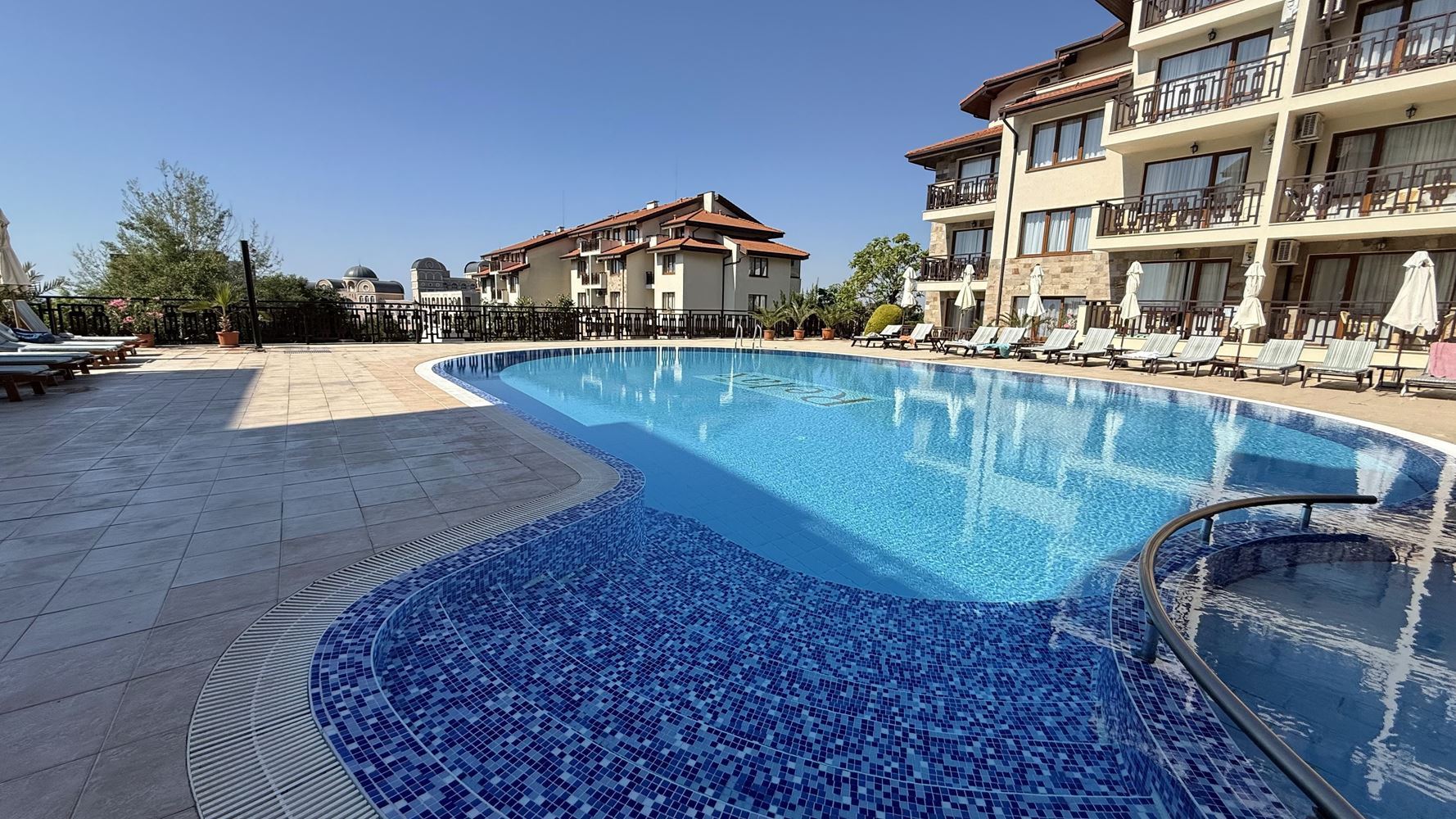 Spacious Two-Bedroom Apartment with Sea View and Low Maintenance Fee in Sveti Vlas