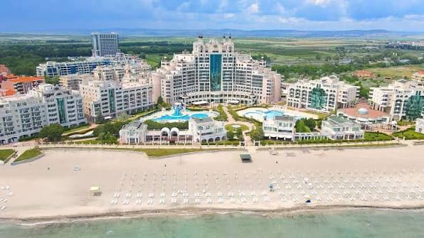 Luxury One-Bedroom Apartment on the First Line in Pomorie – Comfort and Seaside Atmosphere