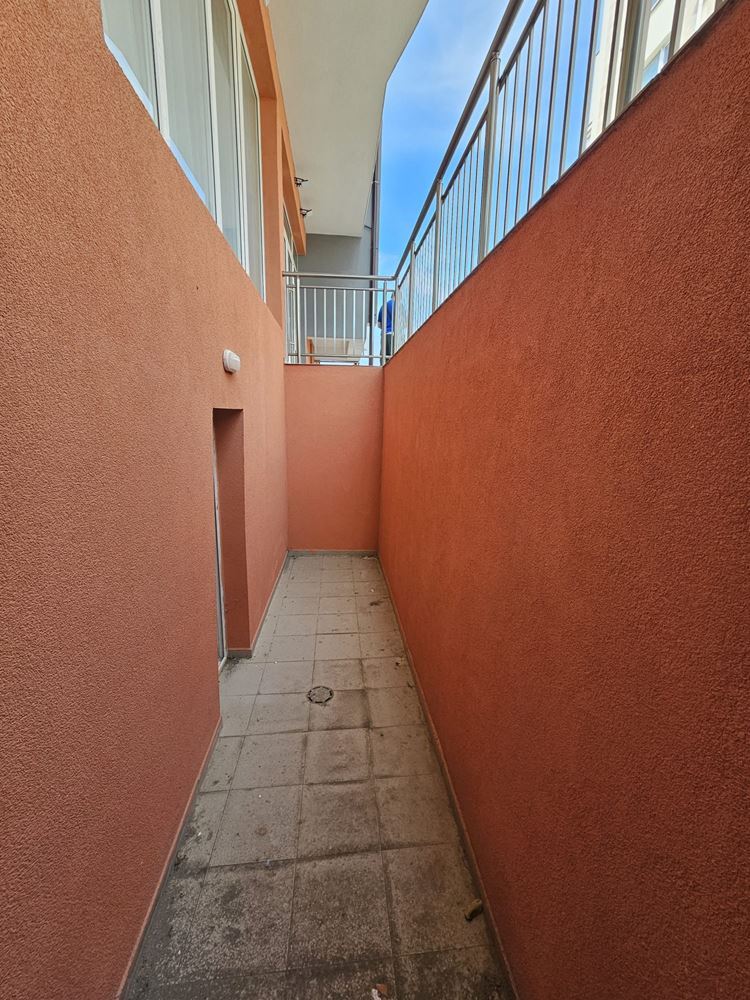 One-bedroom apartment in Sveti Vlas – bright semi-basement, ready to move in, no maintenance fee