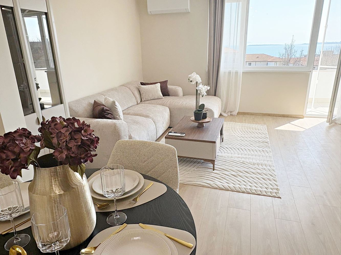 Two independent residential spaces with sea view in the center of Sveti Vlas – designer interior and private parking space