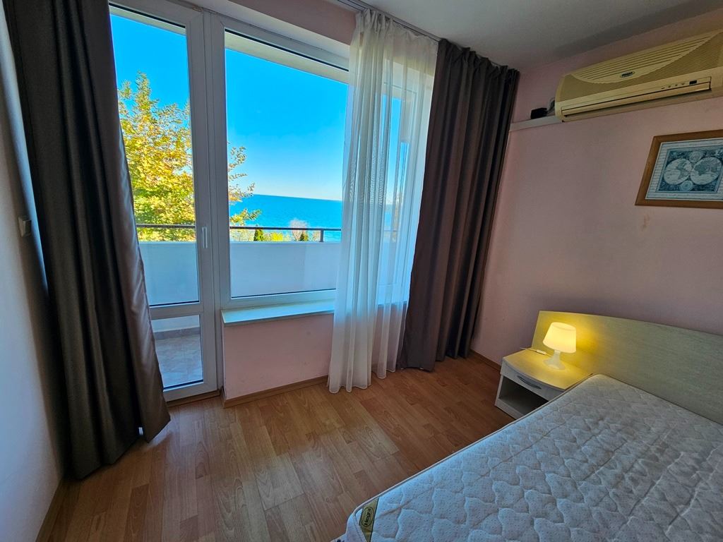 First line in Sveti Vlas – spacious apartment with two bedrooms and excellent infrastructure