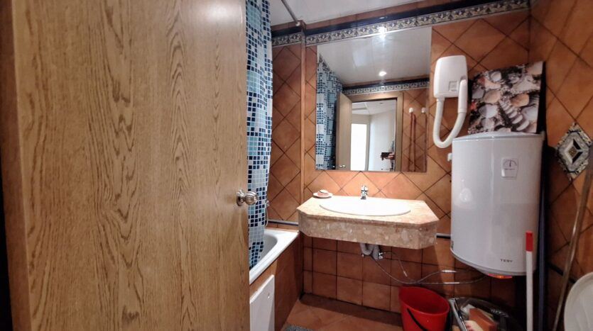 One-bedroom apartment on the first line in Elenite with sea panorama and excellent investment potential