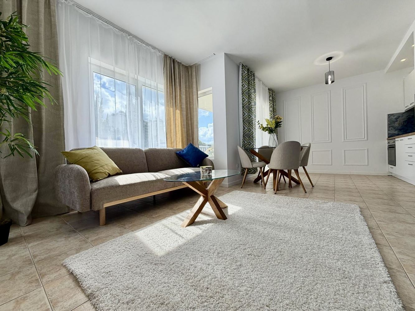 Stylish and Modernly Furnished One-Bedroom Apartment with Pool View in Sveti Vlas