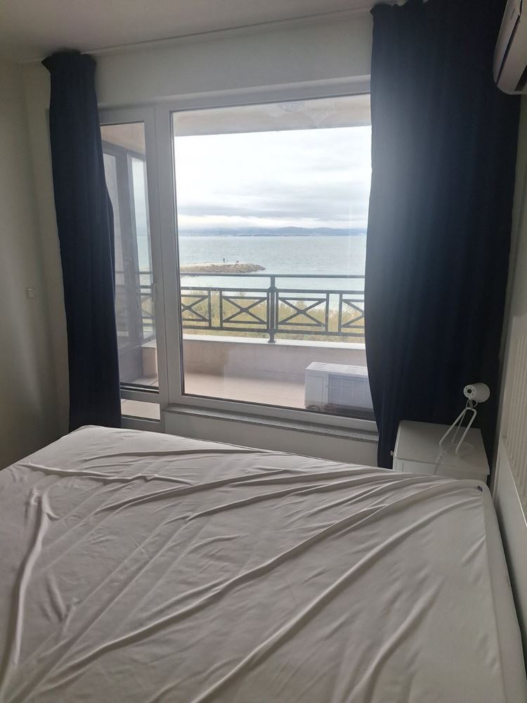 One-Bedroom Apartment on the First Sea Line with Panoramic Views and a Spacious Terrace
