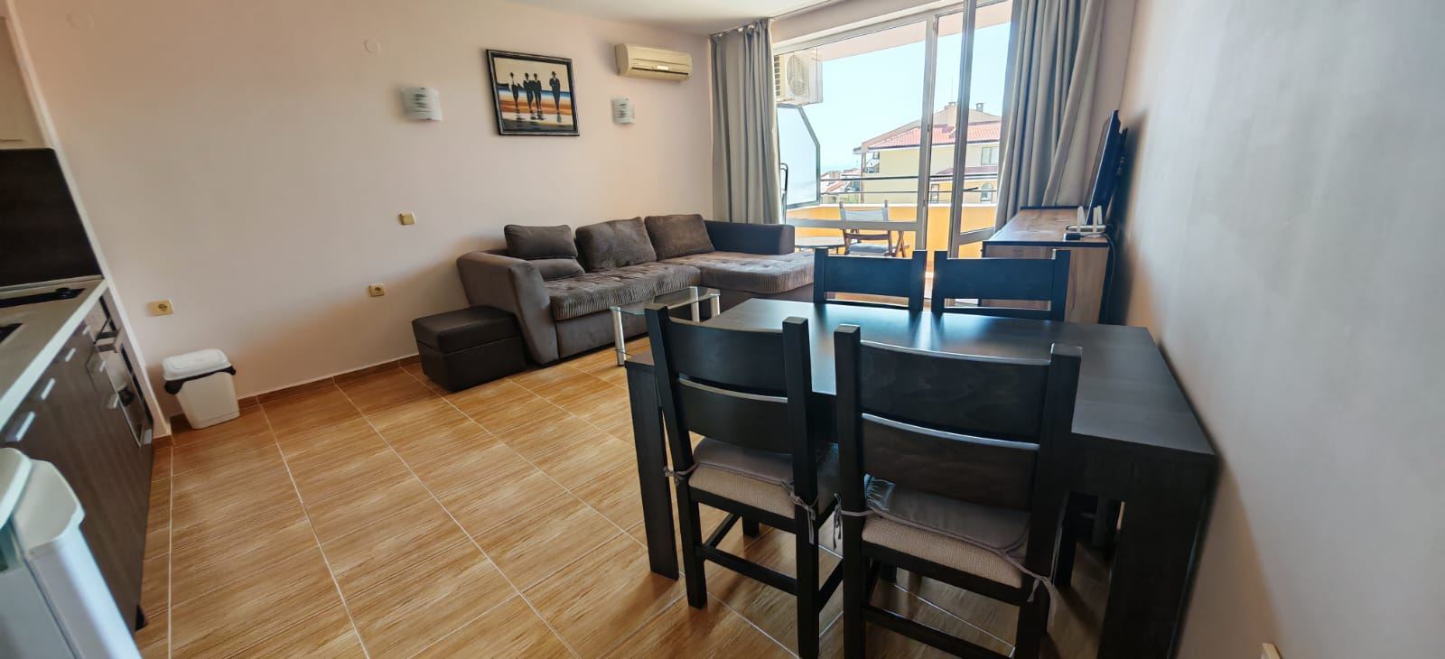 Three-room apartment 200 m from the sea in Sveti Vlas with two terraces and partial sea view