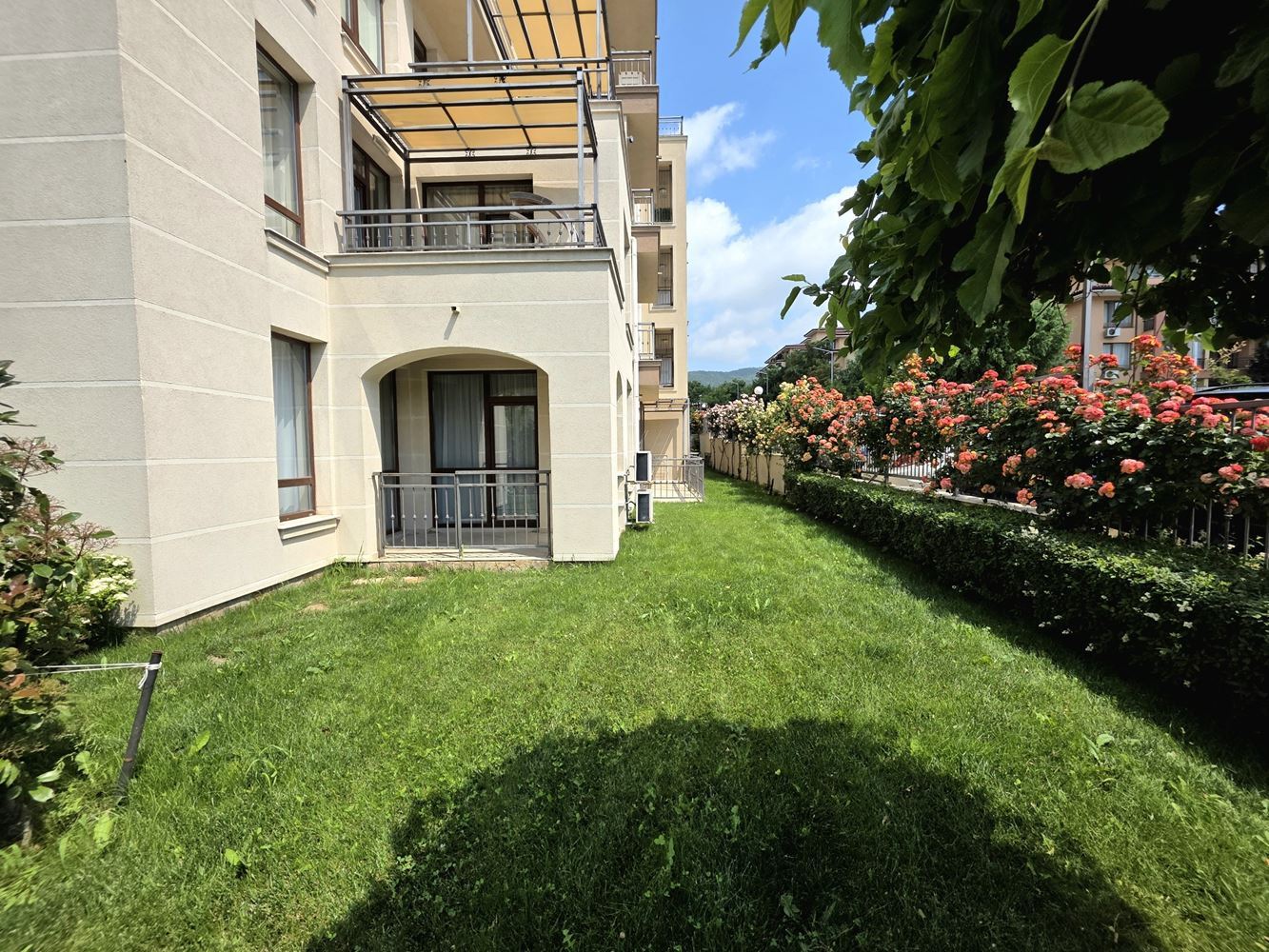 Sea Comfort with a Private Garden – One-Bedroom Apartment Just Steps from the Beach in Sveti Vlas