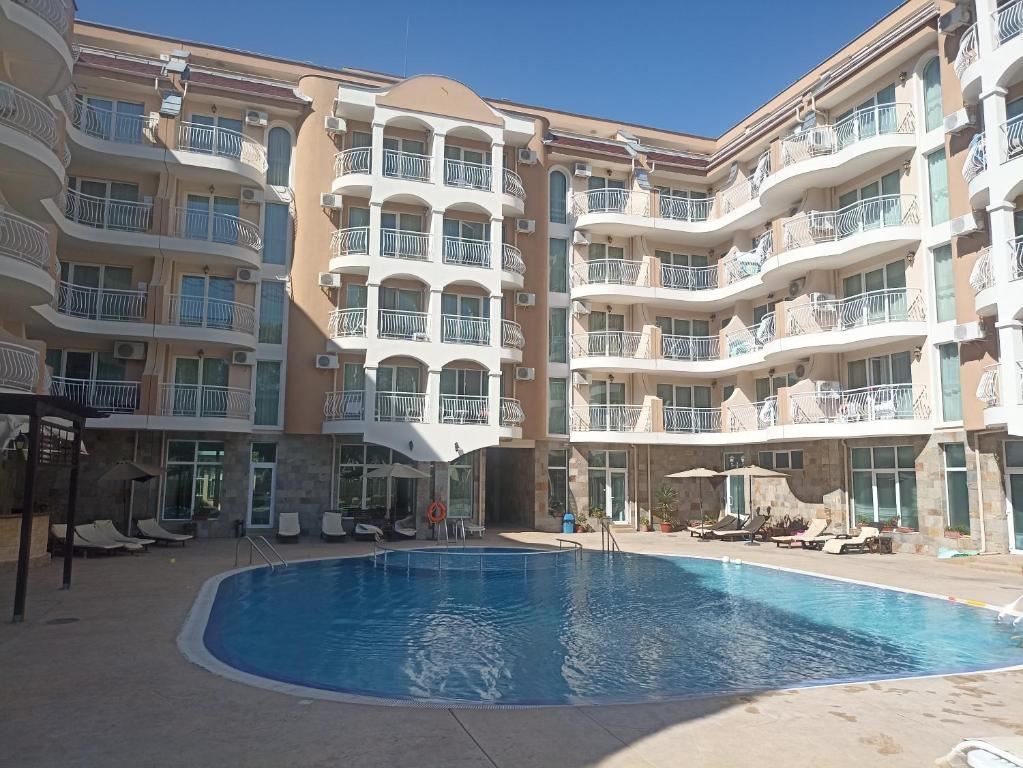 Spacious and fully furnished studio in a modern complex in Sunny Beach – an excellent property for living, holidays, and investment