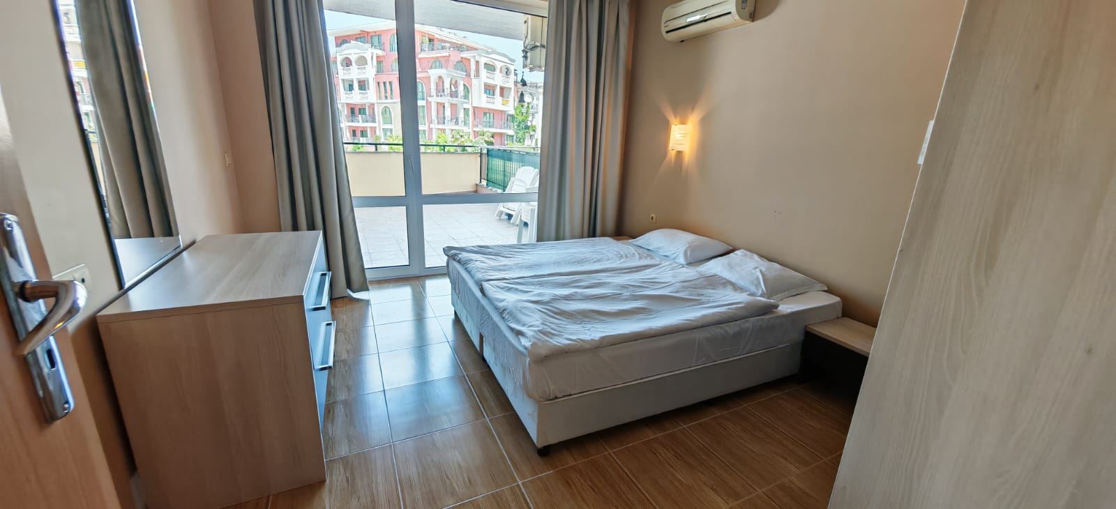 Three-room apartment 200 m from the sea in Sveti Vlas with two terraces and partial sea view