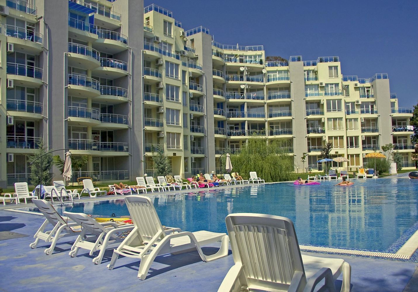 Sunny and spacious studio with sea view in Ravda – 100 m from the beach, in a well-maintained complex with a pool and greenery