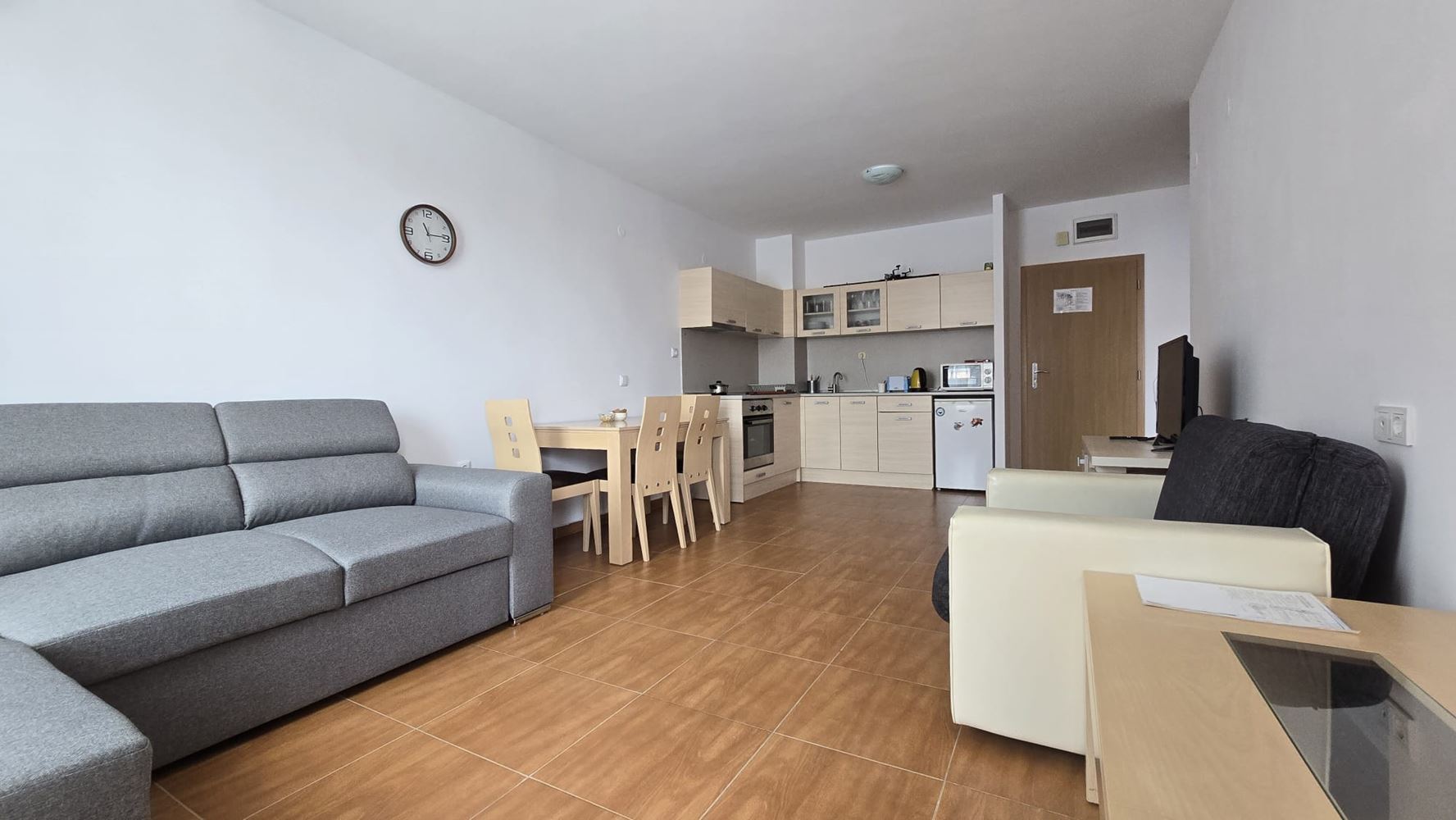One-Bedroom Apartment with Pool View in Sveti Vlas – Just Steps from the Sea