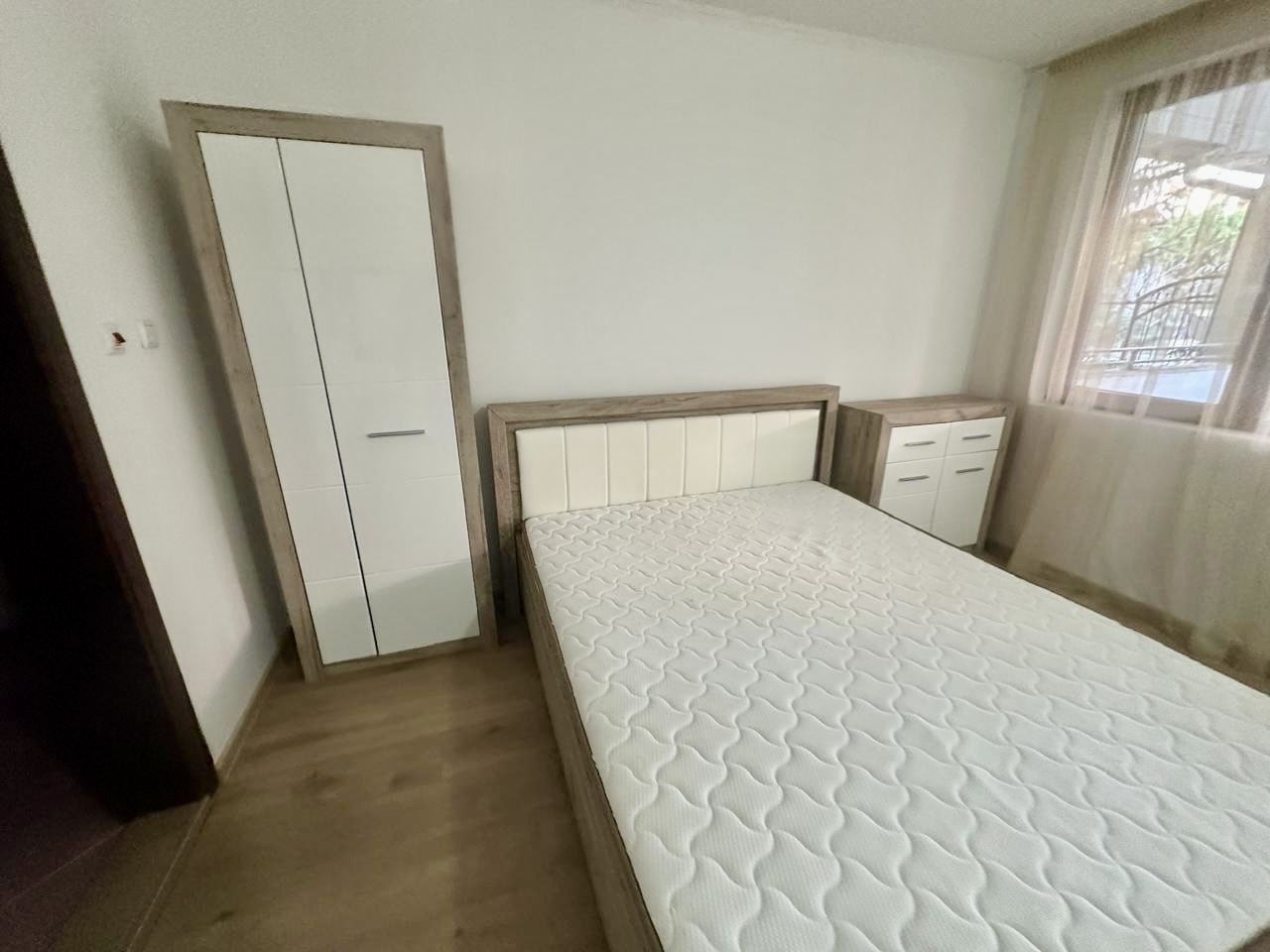 Spacious ground-floor studio with large terrace and potential for a one-bedroom apartment – security and comfort in Nessebar