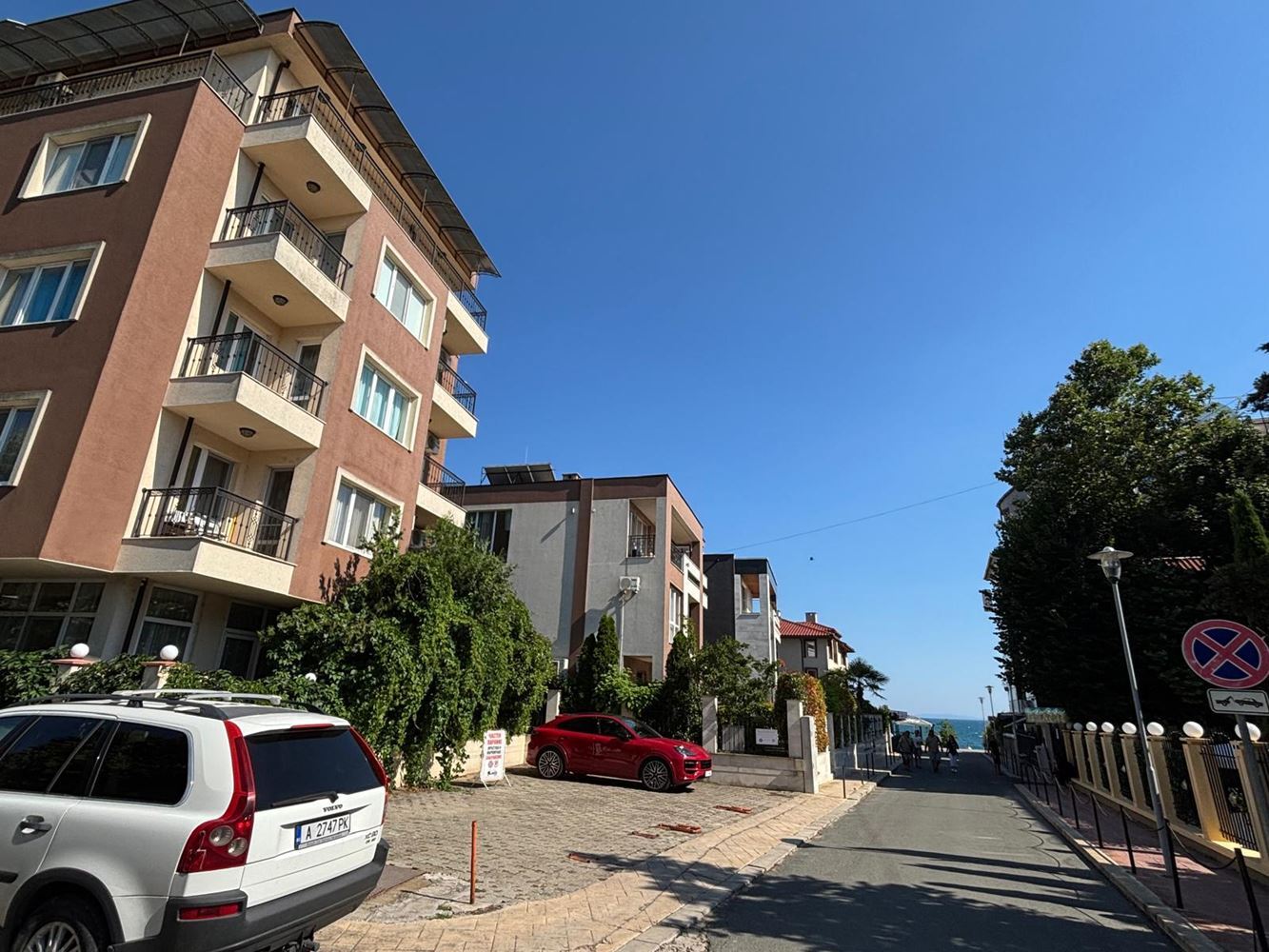 Spacious Three-Bedroom Apartment with Panoramic Sea View Only 50 Meters from the Beach – Low Maintenance Fee!