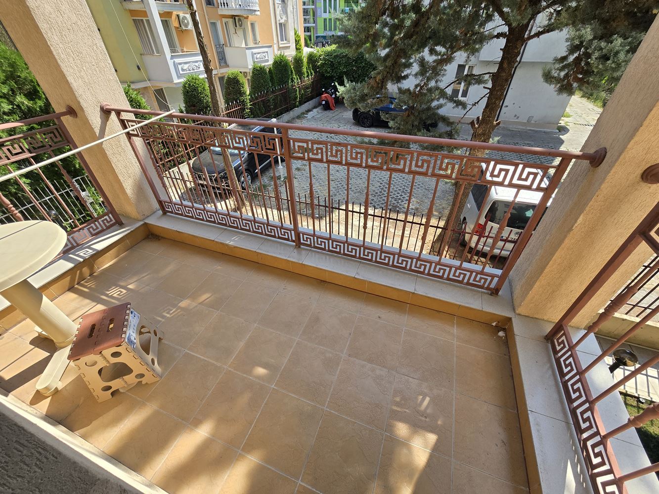Three-room apartment with luxury renovation in Sunny Beach – pool view and installment payment option