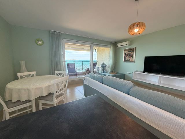Spacious Apartment with 2 Bedrooms on the First Sea Line with Frontal Panoramic Sea View