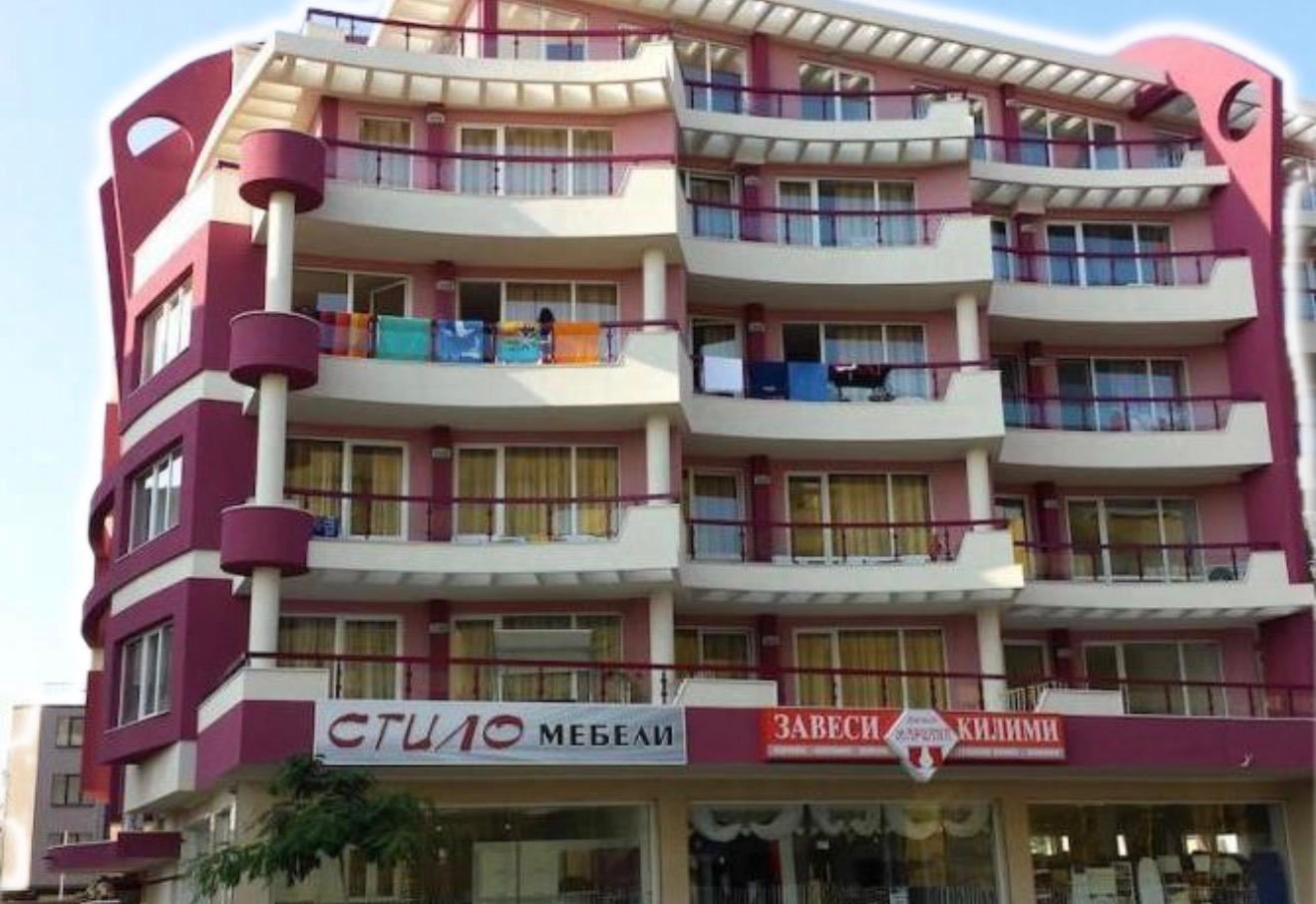 One-bedroom apartment in Nessebar with furnishings and excellent on-site amenities