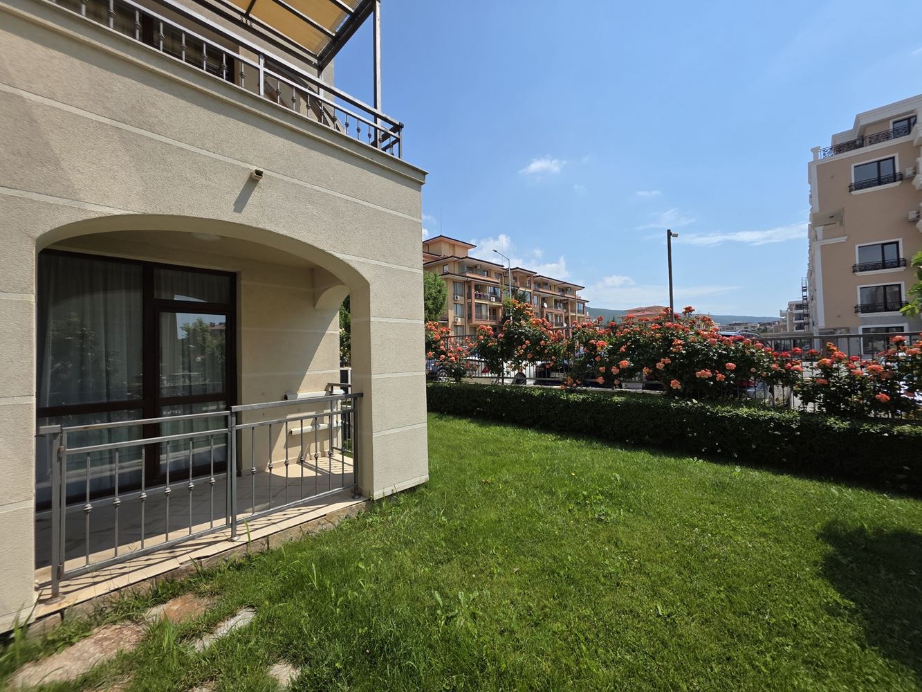 Sea Comfort with a Private Garden – One-Bedroom Apartment Just Steps from the Beach in Sveti Vlas
