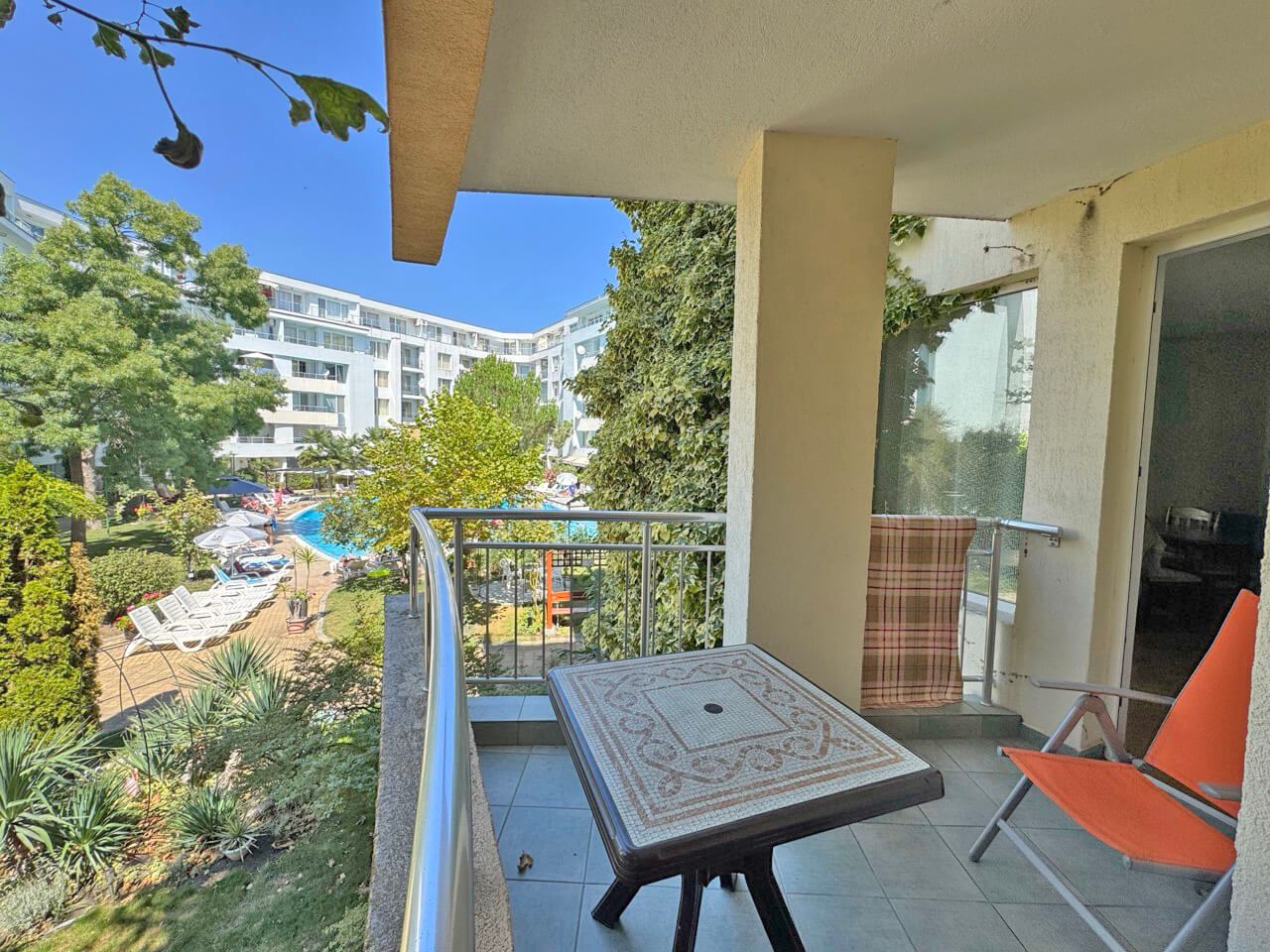 Two-room apartment with pool view, 100 m from the beach in Sunny Beach