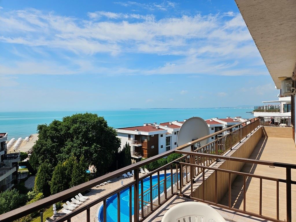 Panoramic Two-Bedroom Apartment Just Steps from the Beach in Elenite with Incredible Bay View