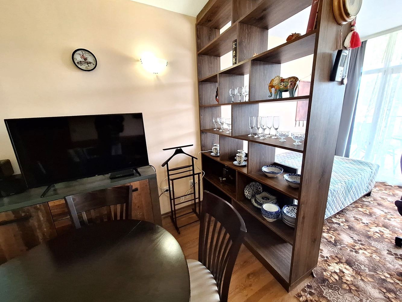 Spacious and Fully Furnished One-Bedroom Apartment Near the Beach