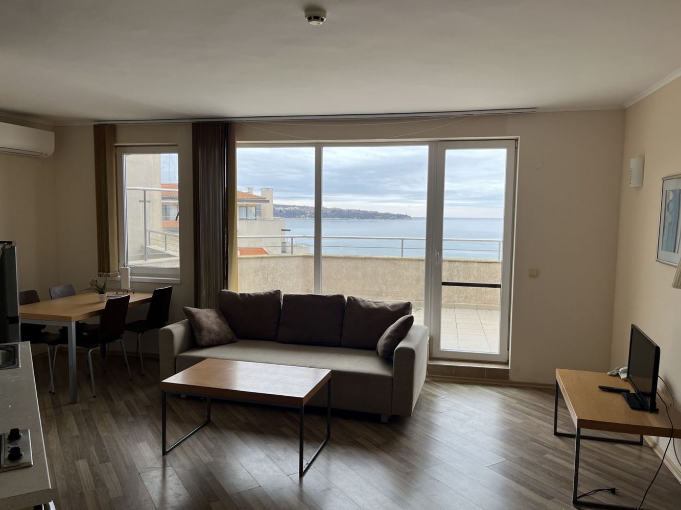 Obzor – furnished one-bedroom apartment on the first line with panoramic sea view