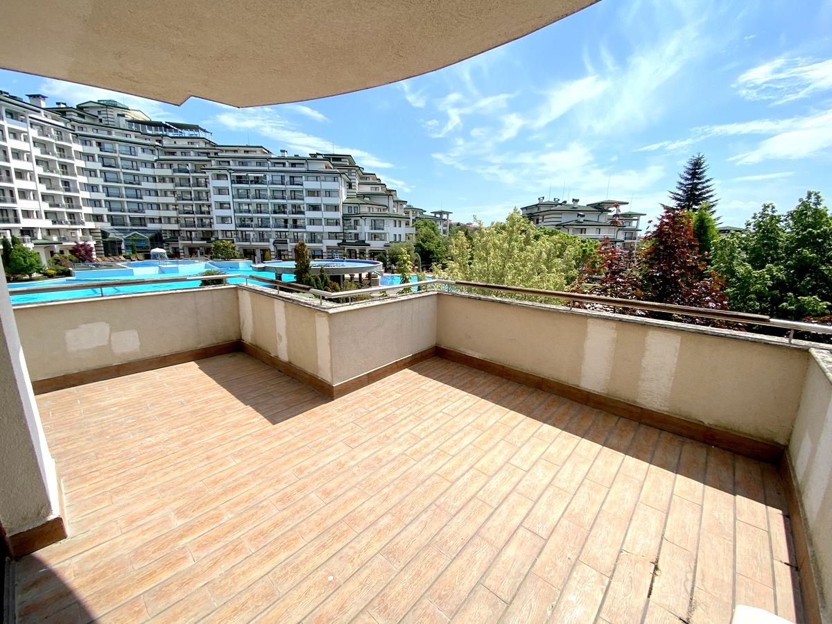 One-bedroom apartment on the first sea line in Ravda – luxury, nature, and impressive pool view