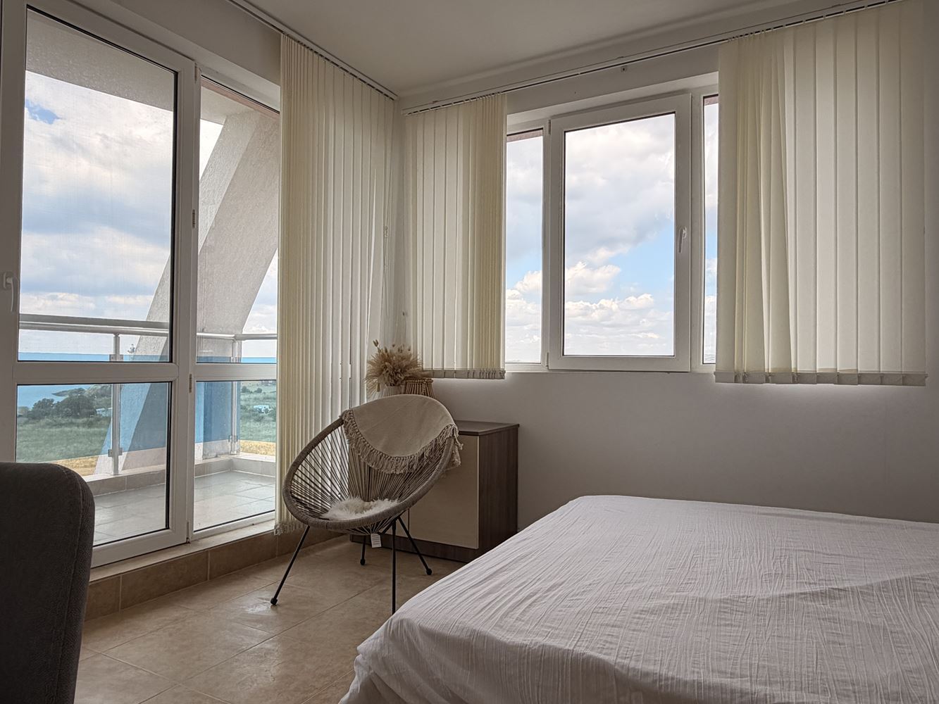 First Line with a Beautiful Sea Panorama – Spacious One-Bedroom Apartment with Two Terraces