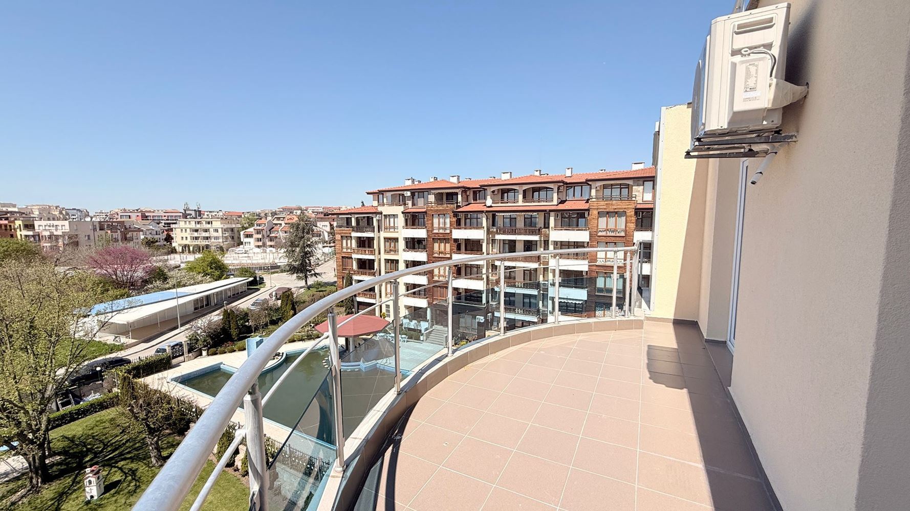 Luxury three-bedroom apartment on the first line in Ravda – space, prestige, and breathtaking sea panorama