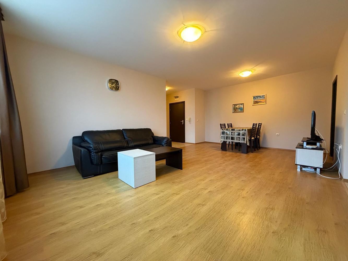 Spacious three-room apartment in Nessebar – fully furnished, in a quiet and fast-developing area near the sea