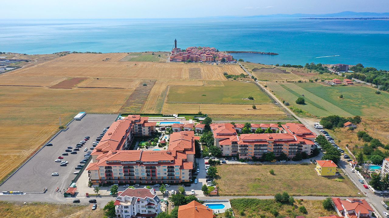 Spacious studio with sea view and separate sleeping area in Aheloy