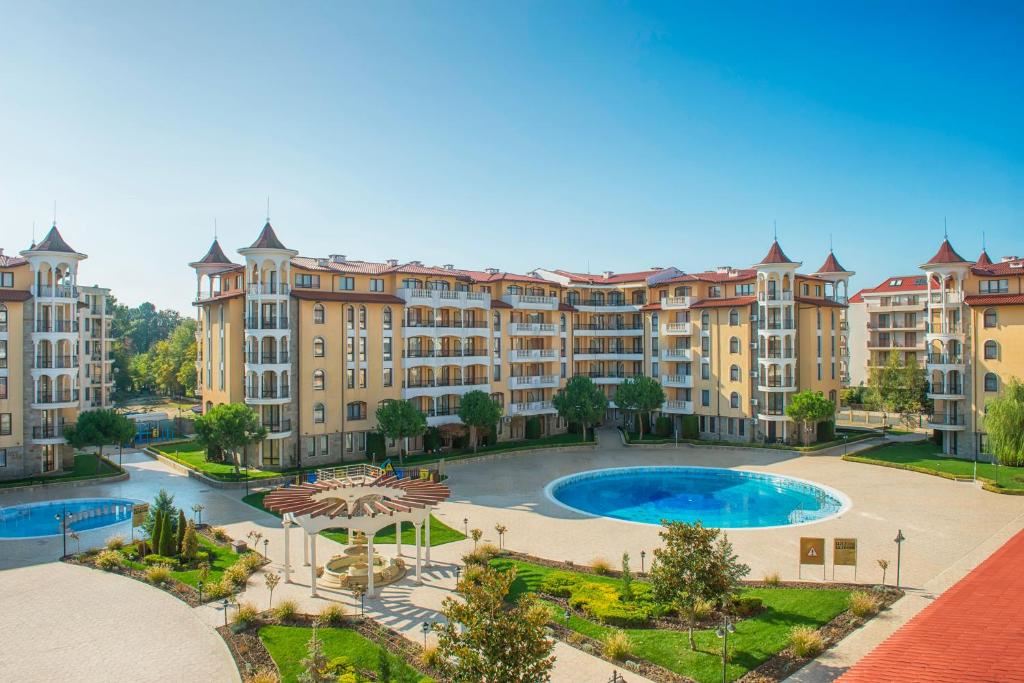 Panoramic One-Bedroom Apartment in a Complex with Swimming Pools, SPA and a Huge Green Garden in Sunny Beach