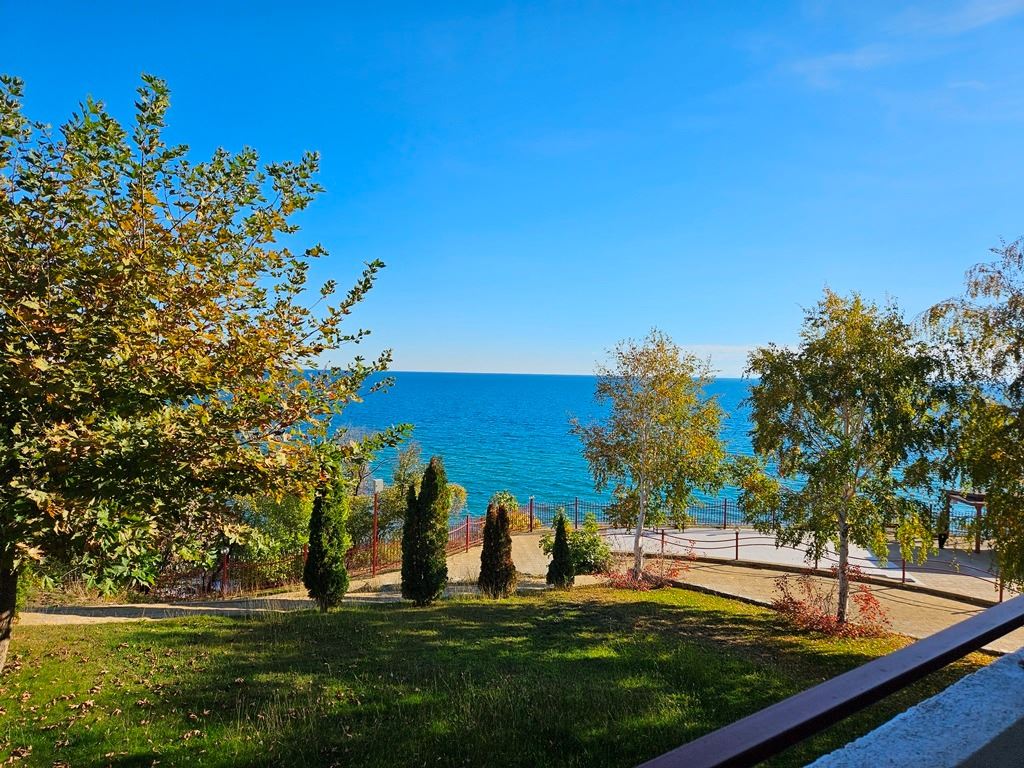 First line in Sveti Vlas – spacious apartment with two bedrooms and excellent infrastructure