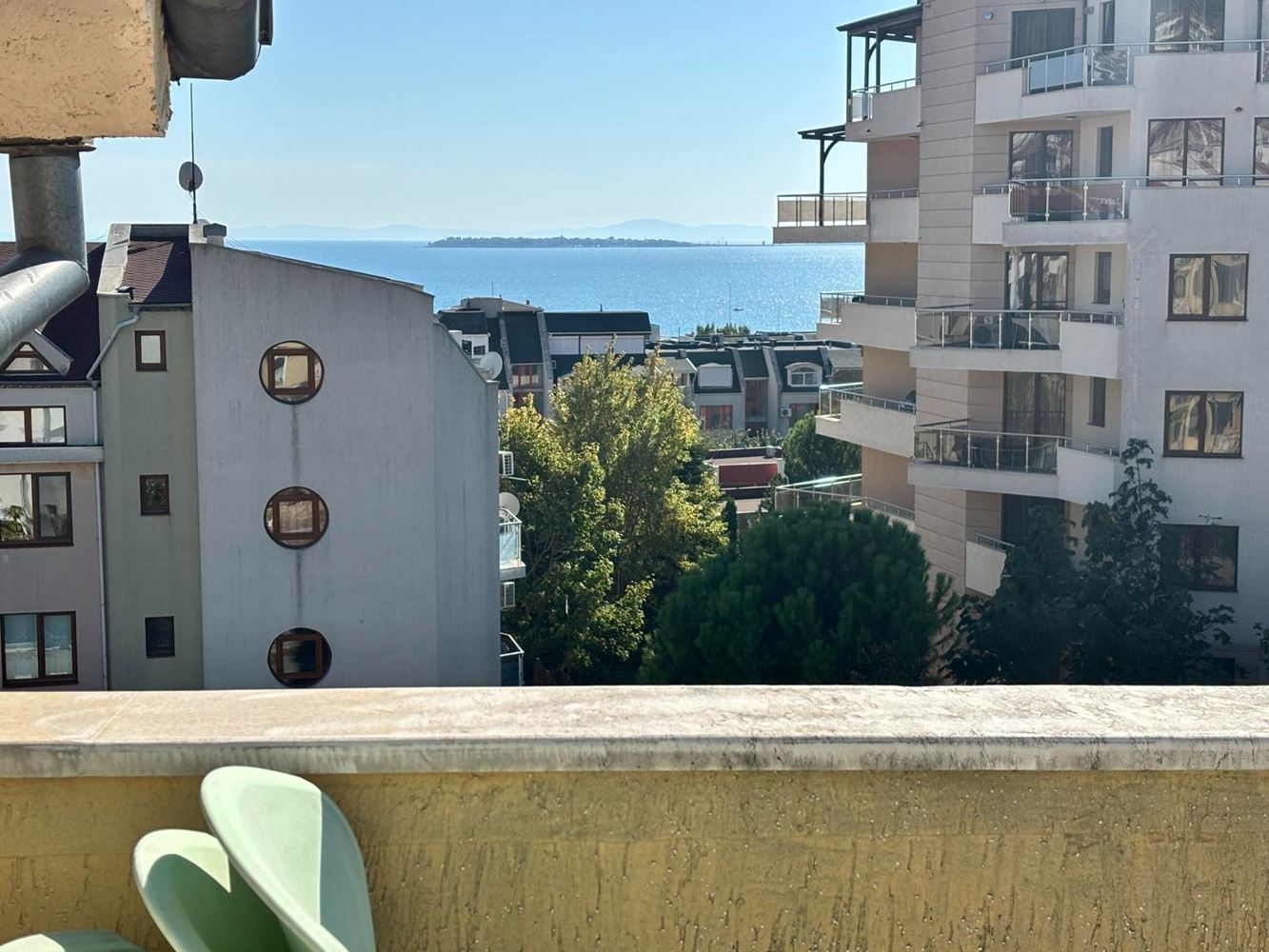Panoramic sea-view three-bedroom? apartment in Sveti Vlas