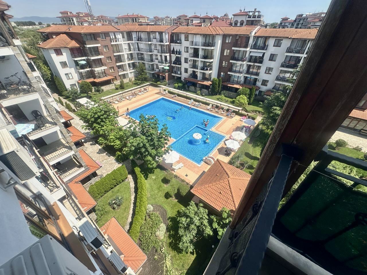 Spacious one-bedroom apartment with a view of the landscaped garden in Nessebar