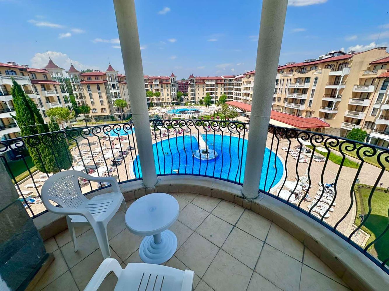 Unique One-Bedroom Apartment with Balcony and Pool View in a Prestigious Complex in Sunny Beach