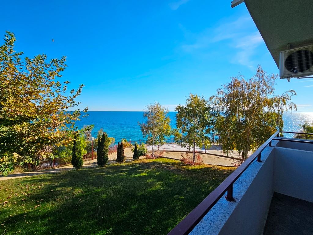 First line in Sveti Vlas – spacious apartment with two bedrooms and excellent infrastructure